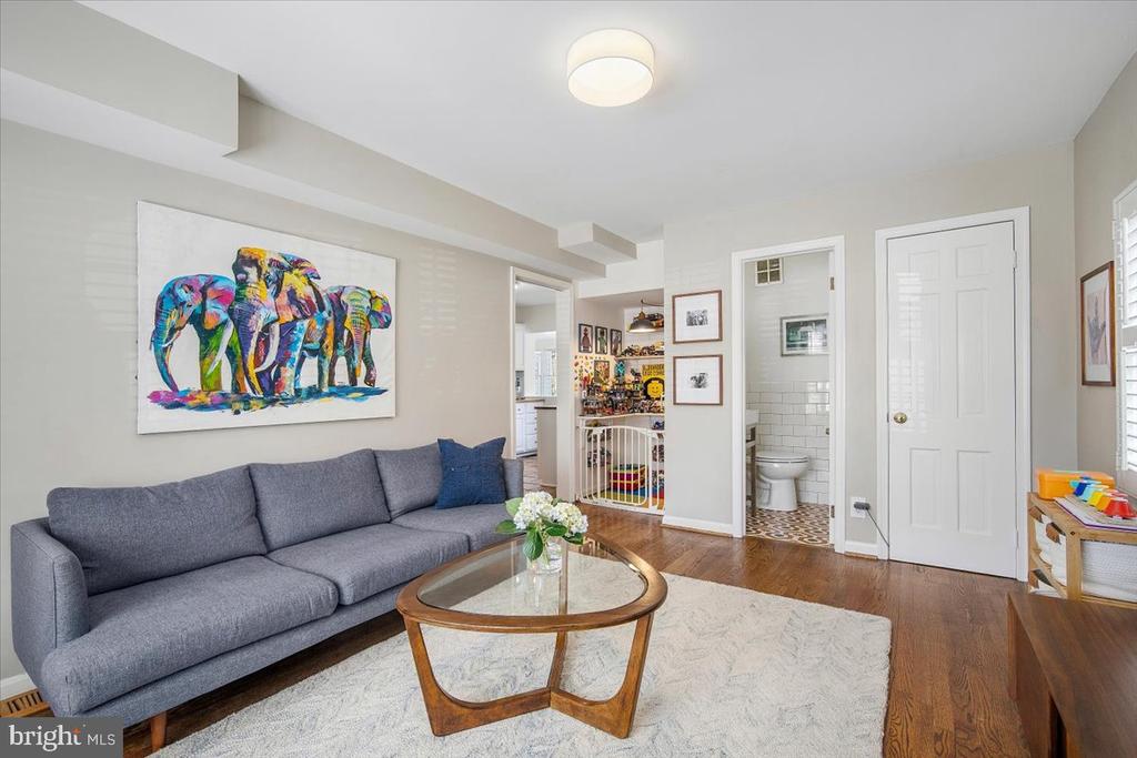6107 CROMWELL DRIVE