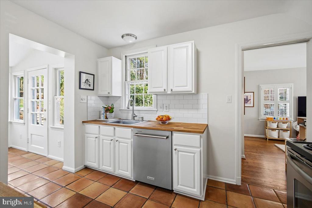 6107 CROMWELL DRIVE