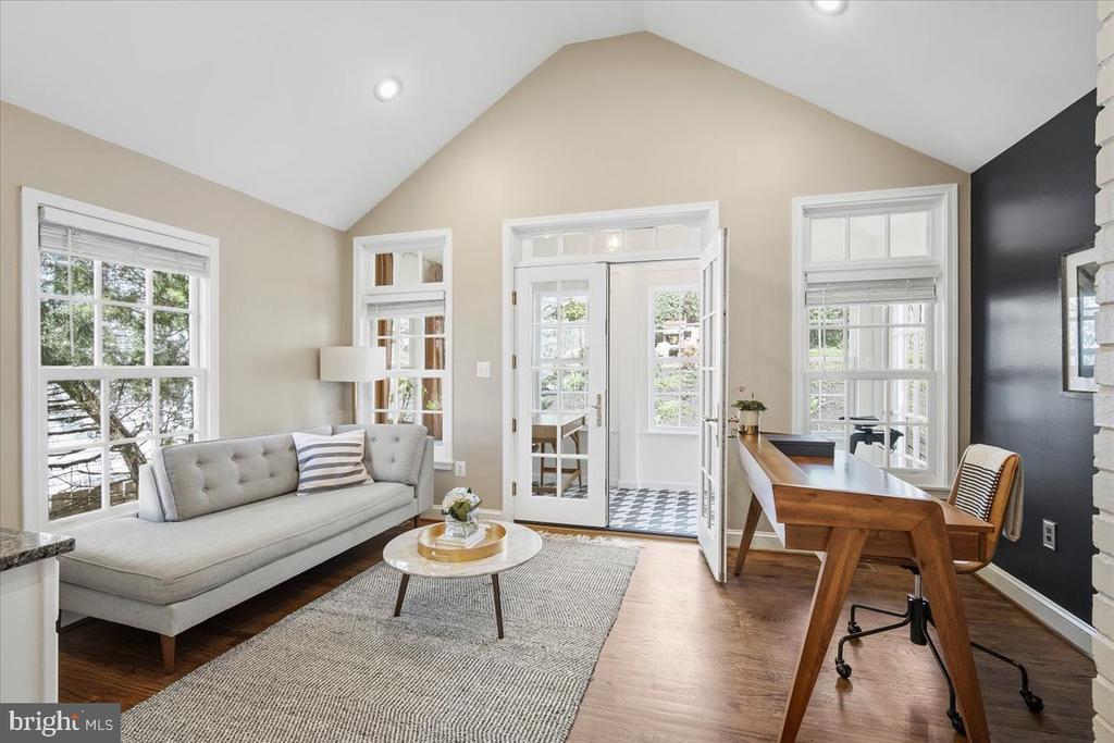 6107 CROMWELL DRIVE