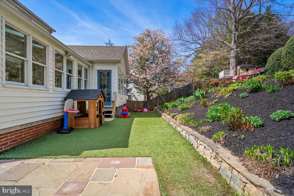 6107 CROMWELL DRIVE