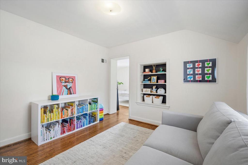 6107 CROMWELL DRIVE