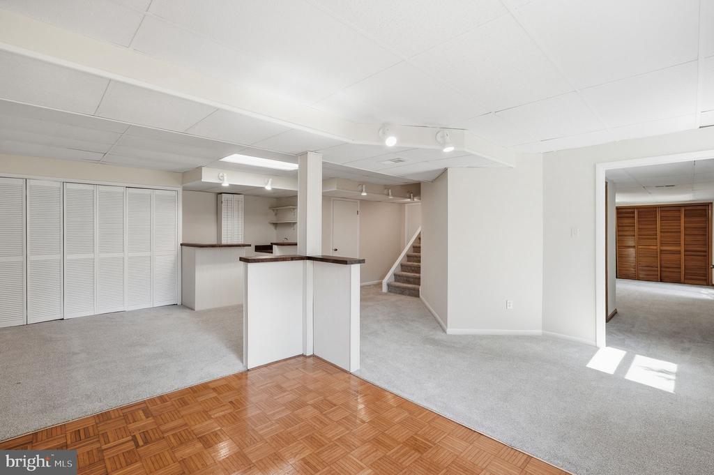 7 PITT COURT