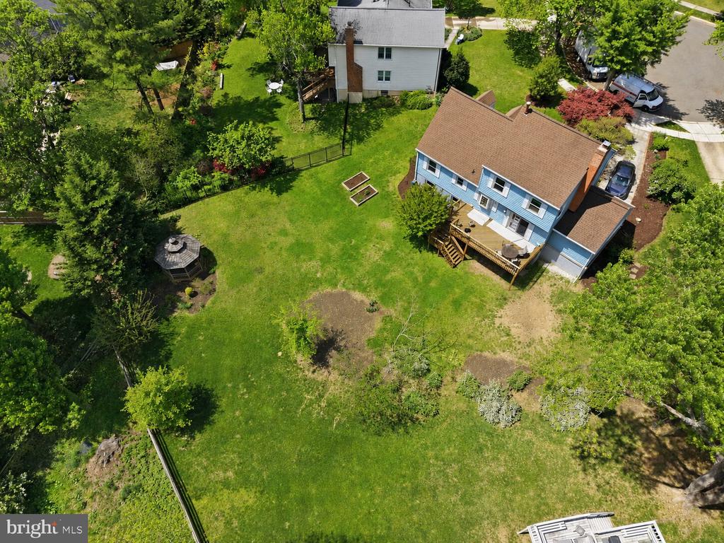 7 PITT COURT
