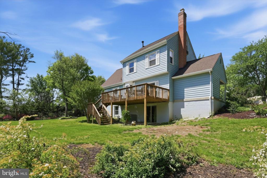 7 PITT COURT