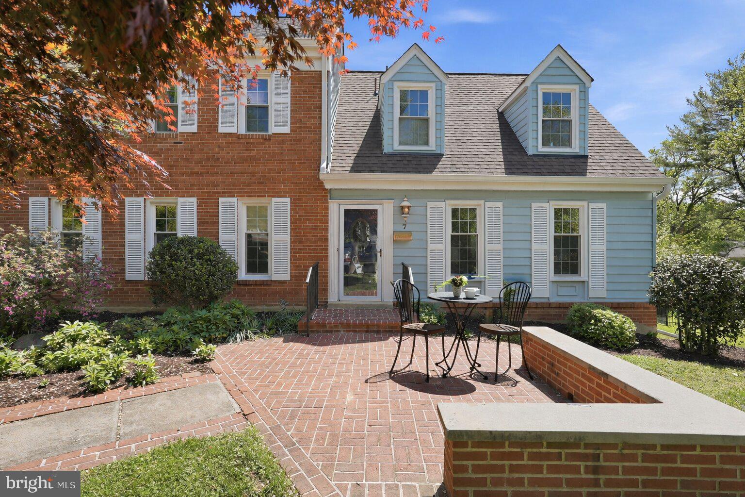 7 PITT COURT