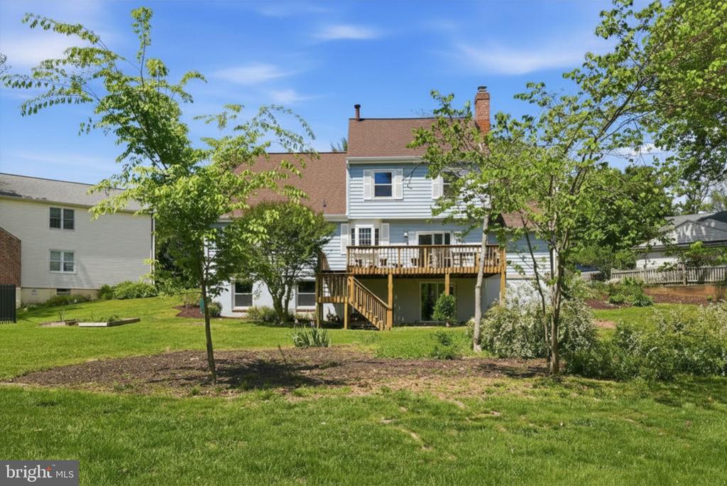 7 PITT COURT
