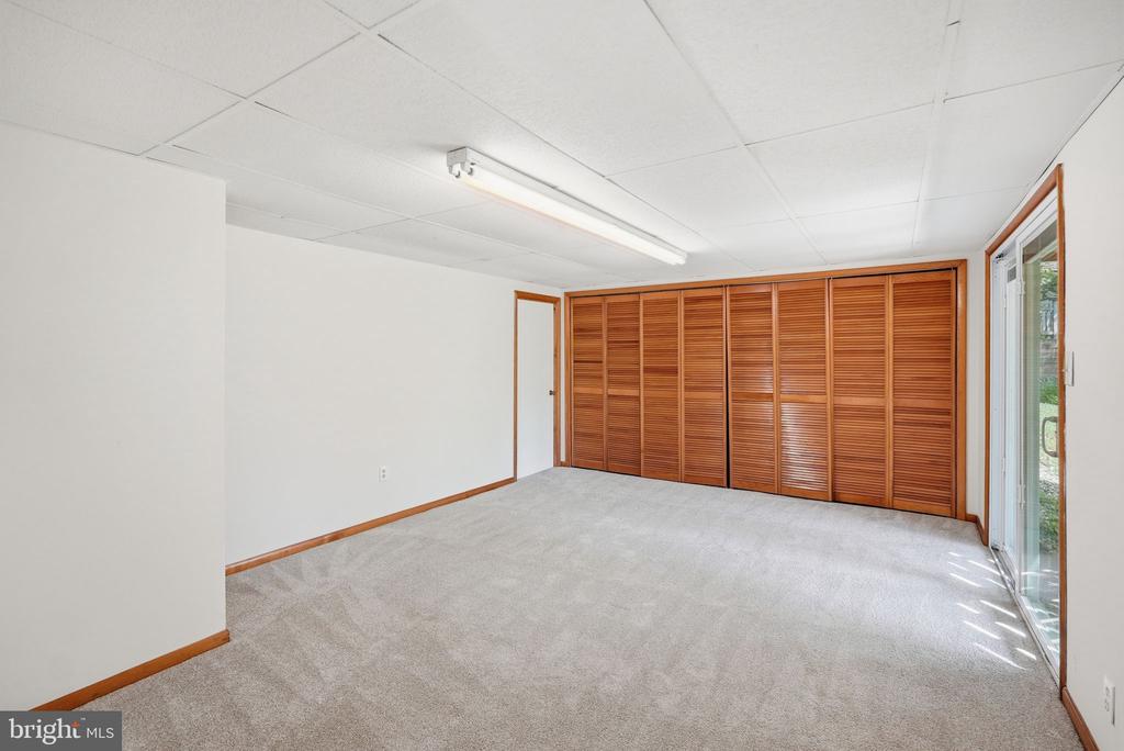 7 PITT COURT