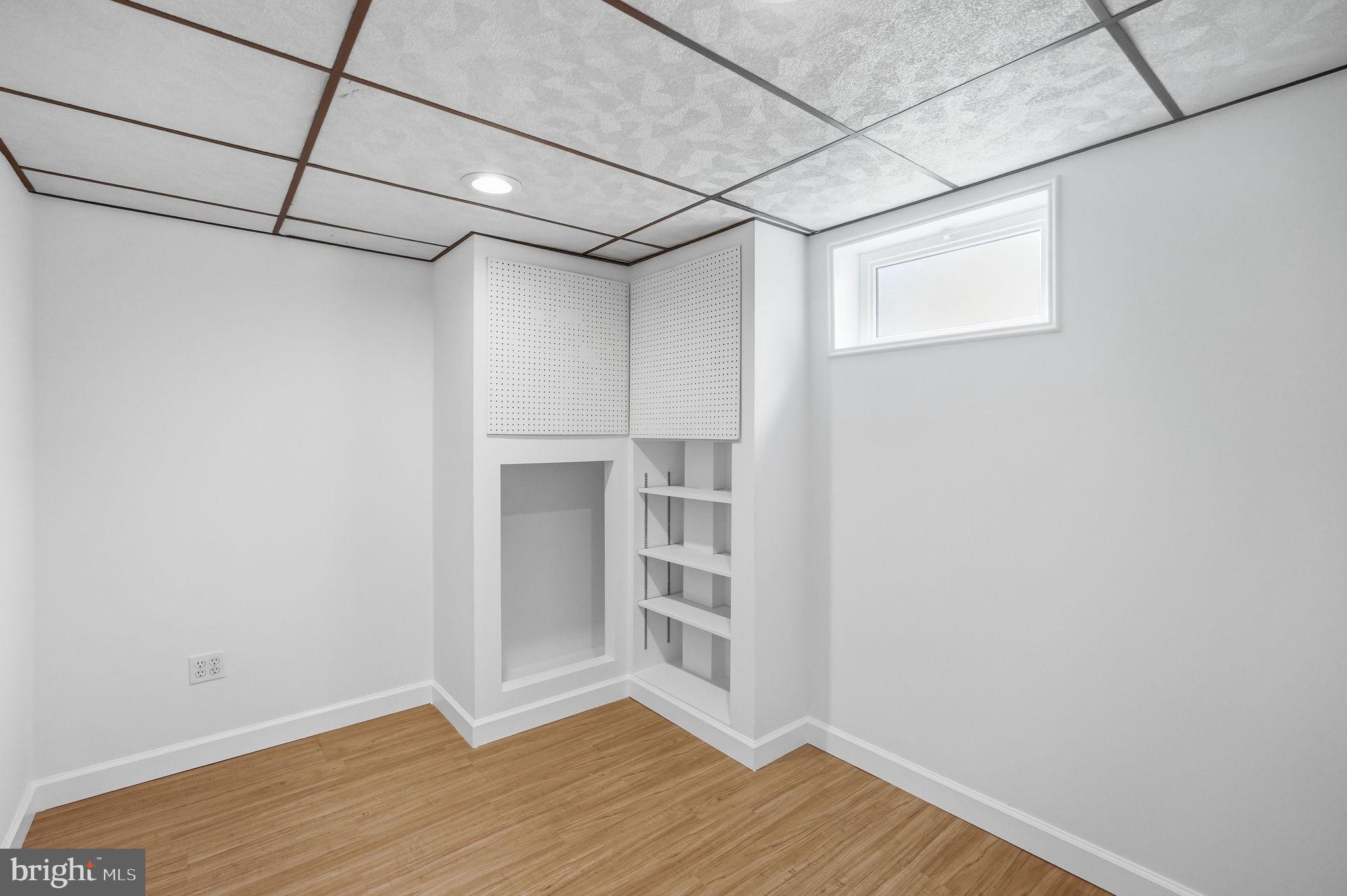 10207 BRUNSWICK AVENUE
