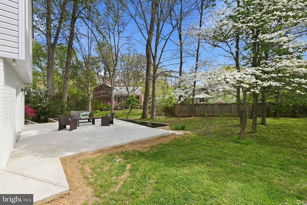 815 WOODLEY DRIVE