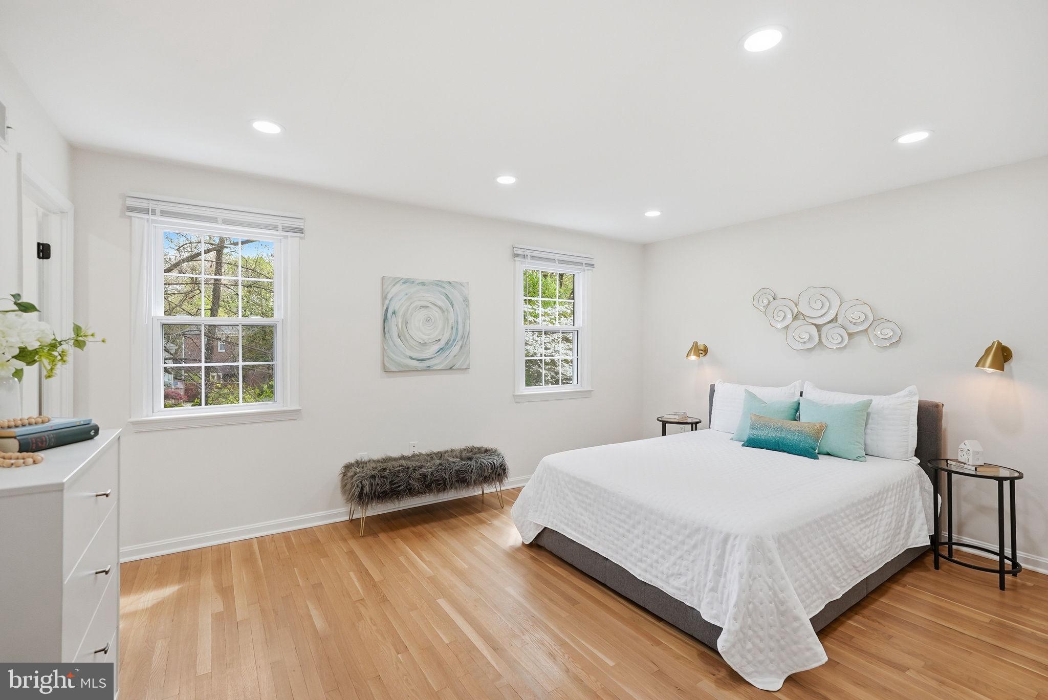 815 WOODLEY DRIVE