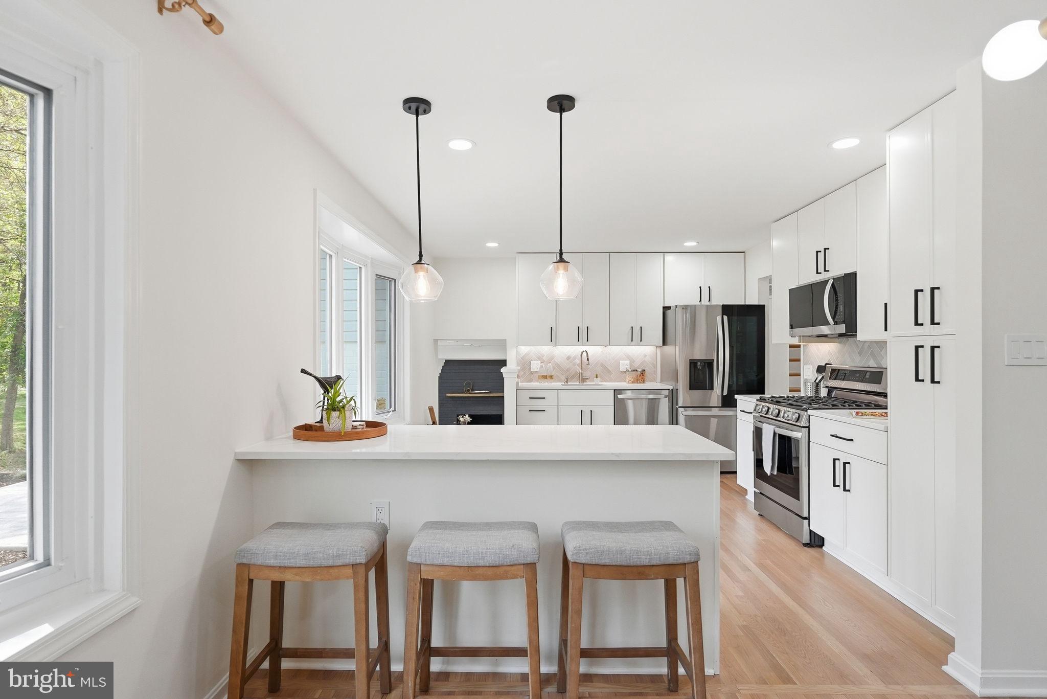 815 WOODLEY DRIVE
