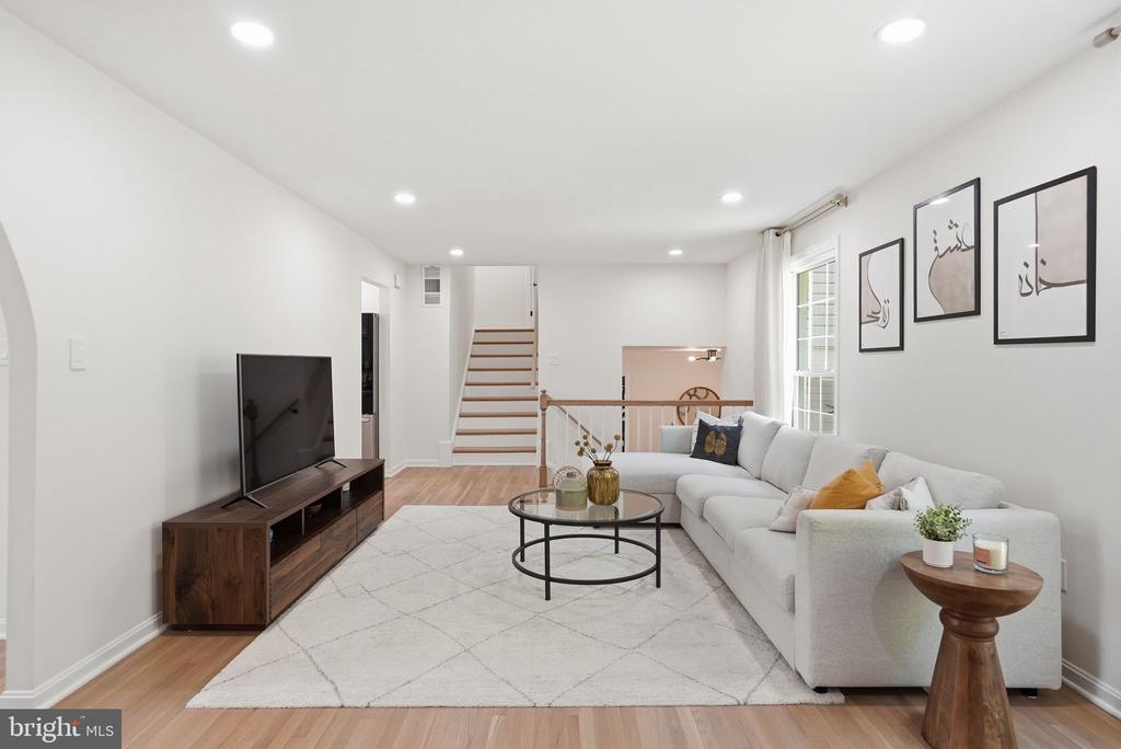 815 WOODLEY DRIVE