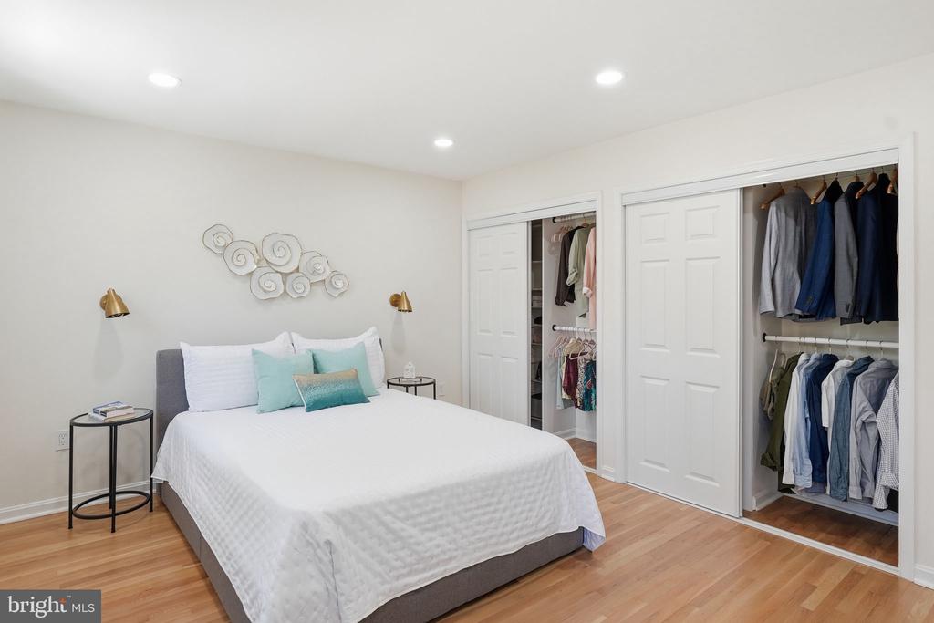 815 WOODLEY DRIVE