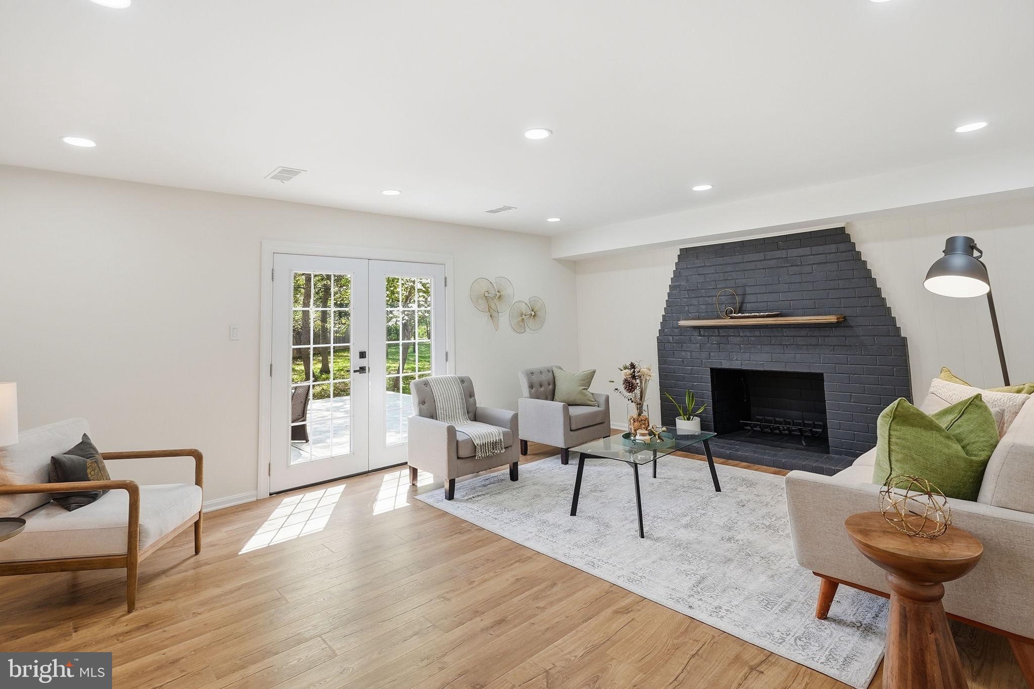 815 WOODLEY DRIVE