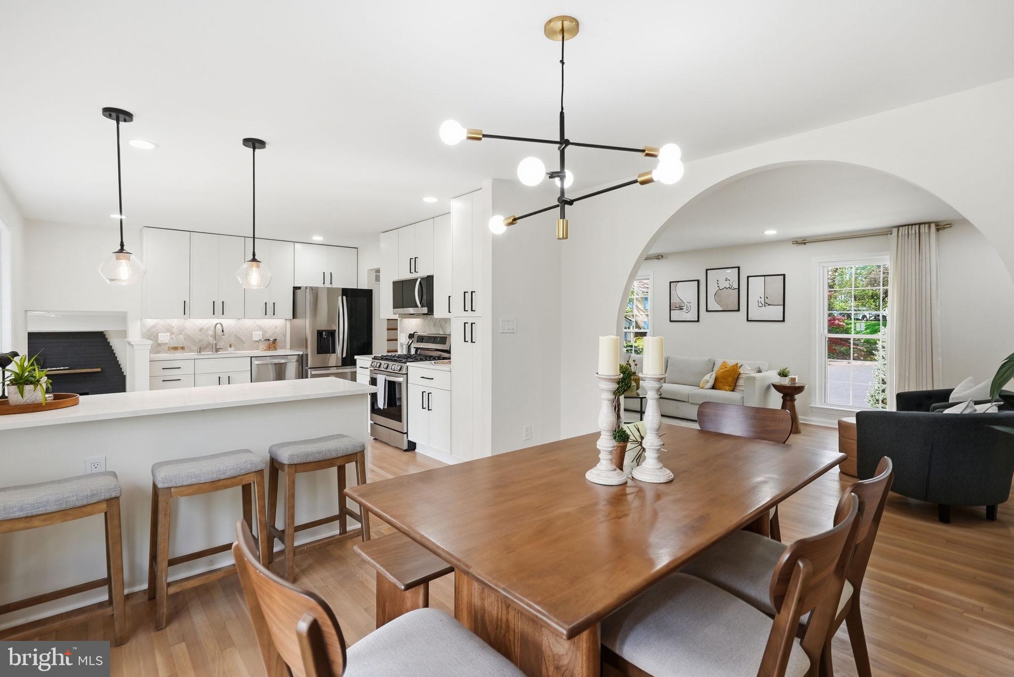 815 WOODLEY DRIVE