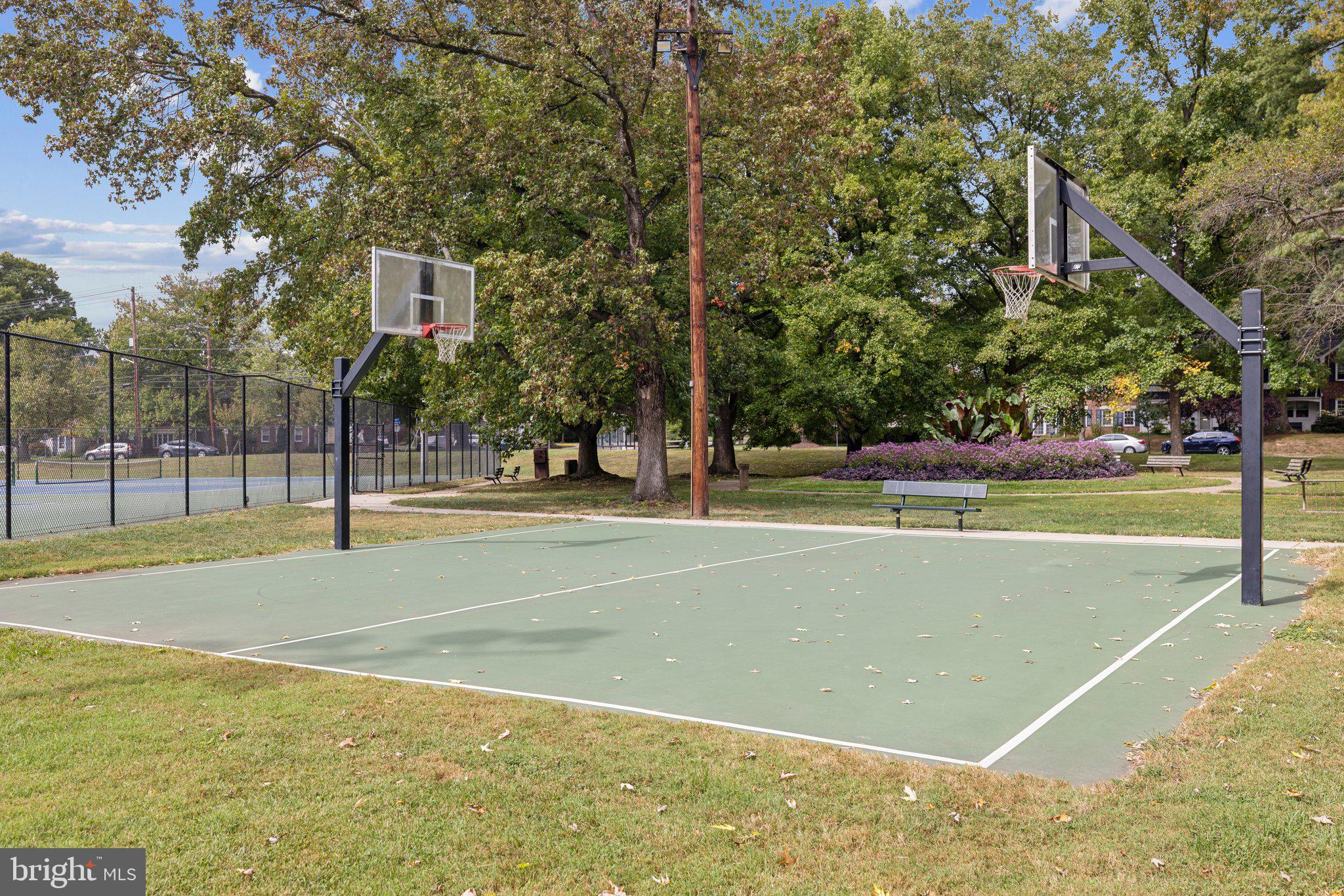 815 WOODLEY DRIVE