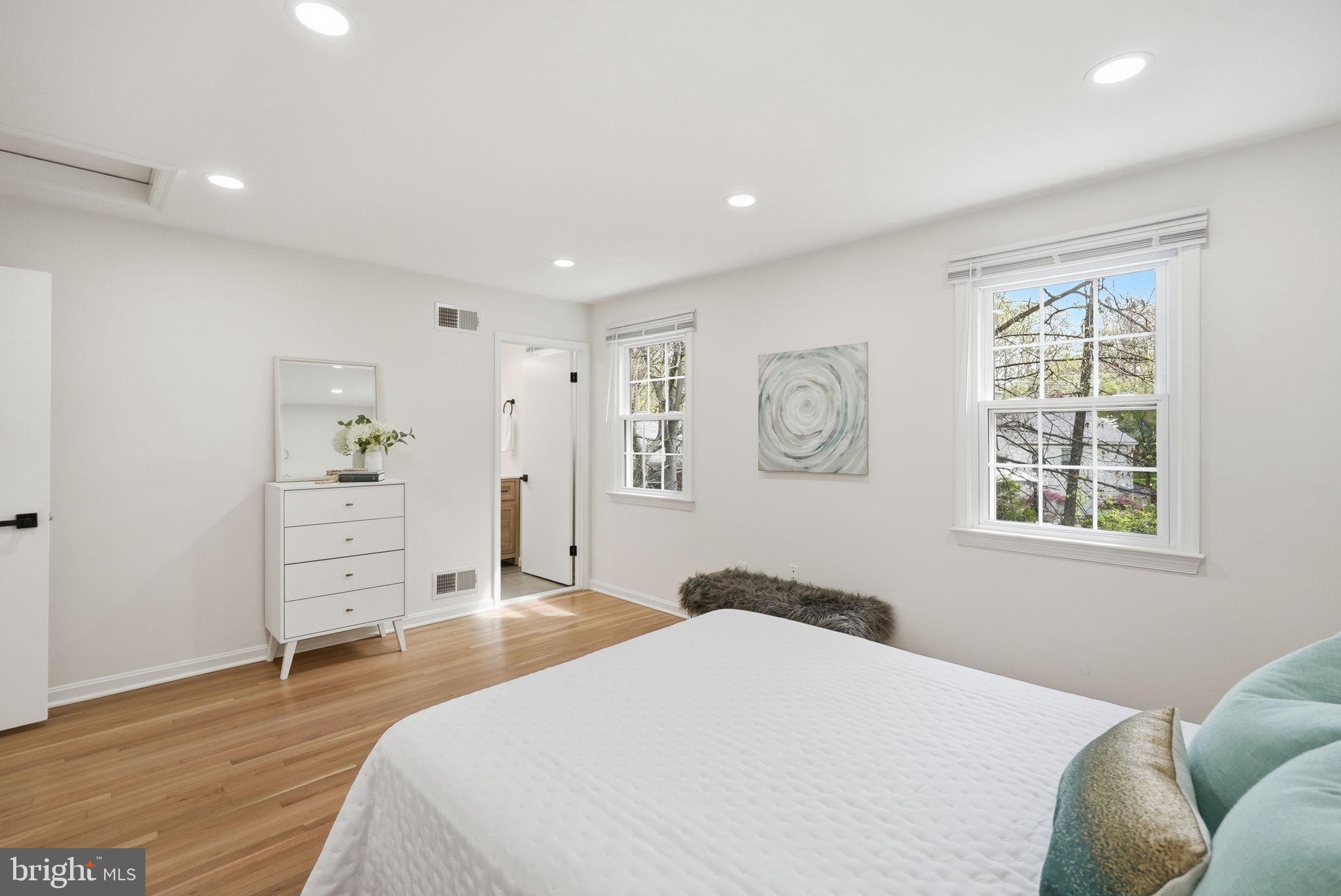 815 WOODLEY DRIVE