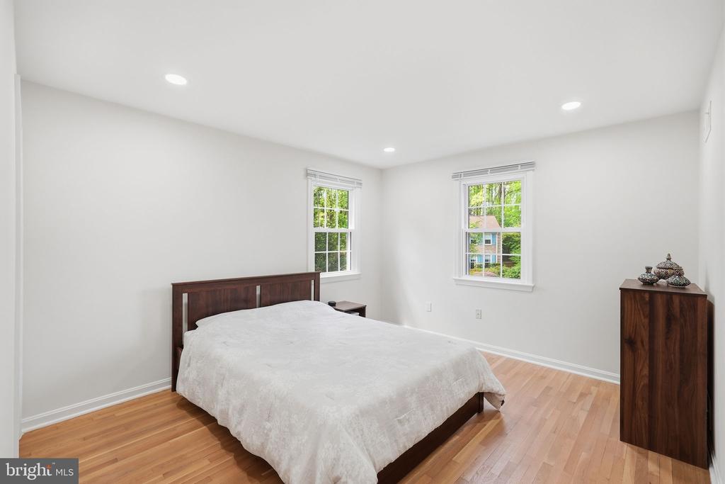 815 WOODLEY DRIVE