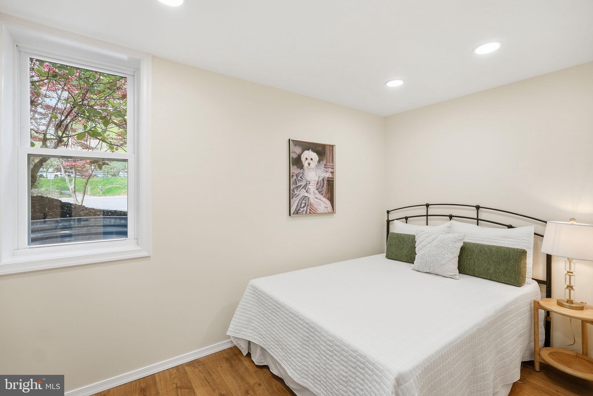 815 WOODLEY DRIVE