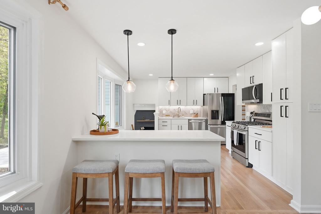 815 WOODLEY DRIVE
