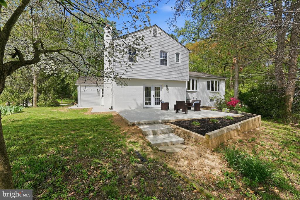 815 WOODLEY DRIVE