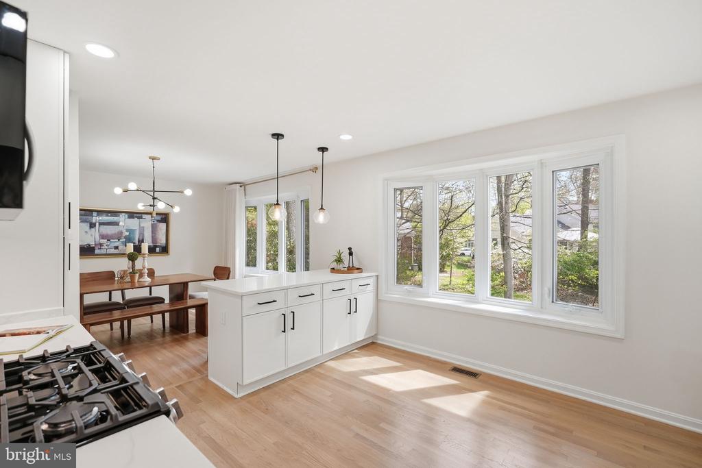 815 WOODLEY DRIVE