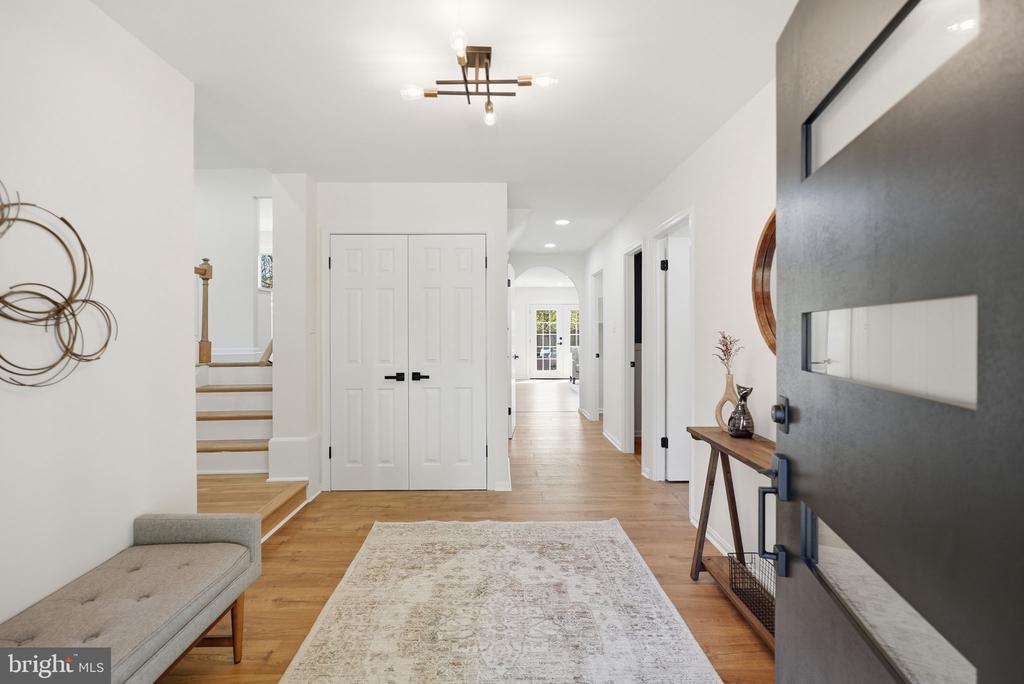 815 WOODLEY DRIVE