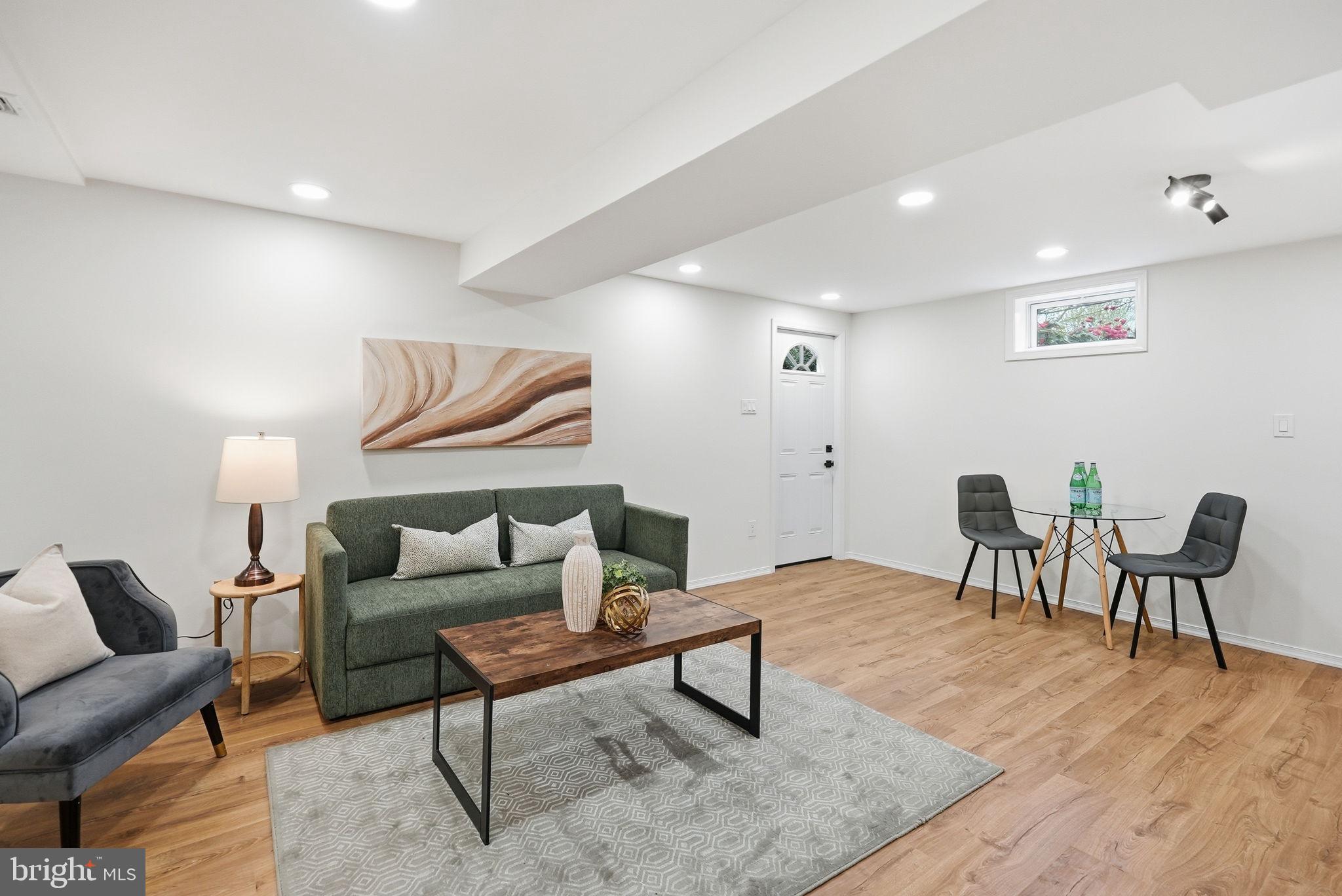 815 WOODLEY DRIVE