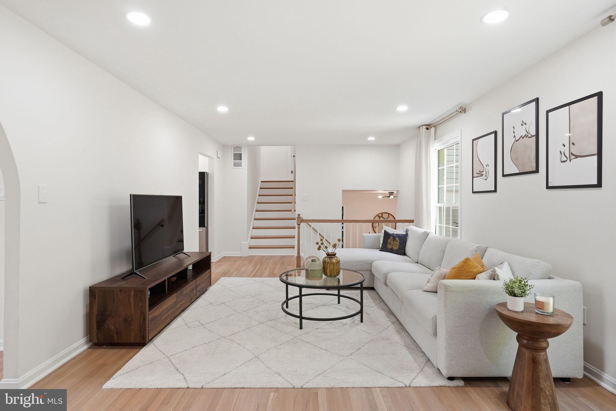 815 WOODLEY DRIVE