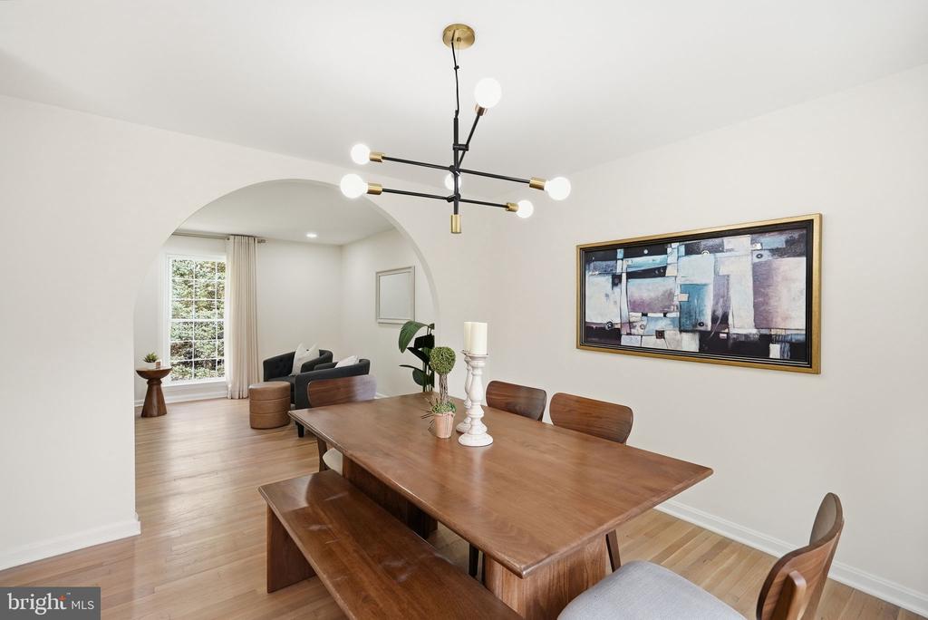 815 WOODLEY DRIVE