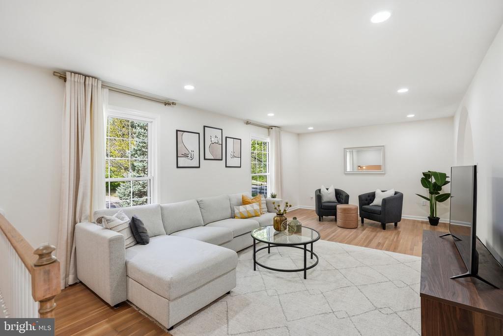 815 WOODLEY DRIVE