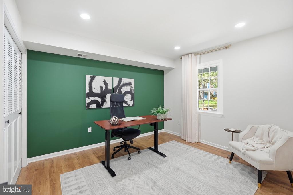 815 WOODLEY DRIVE
