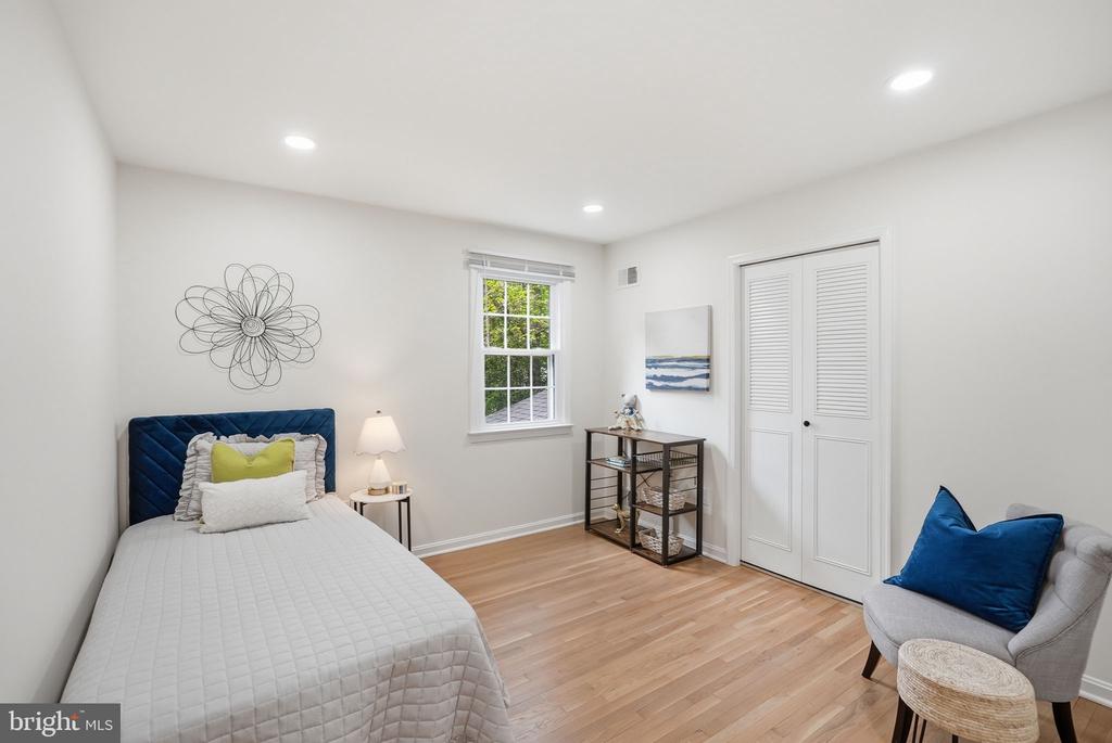 815 WOODLEY DRIVE