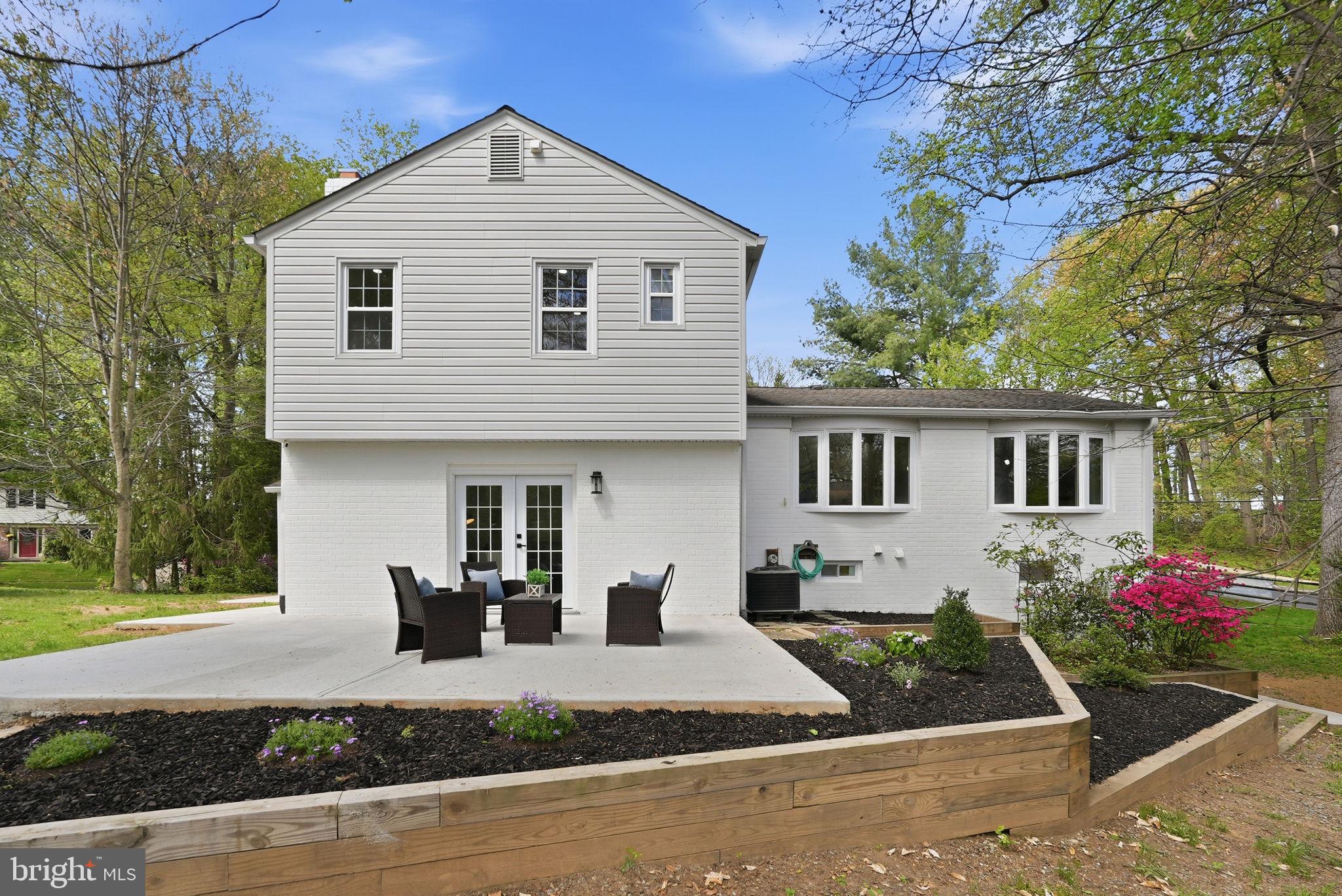 815 WOODLEY DRIVE