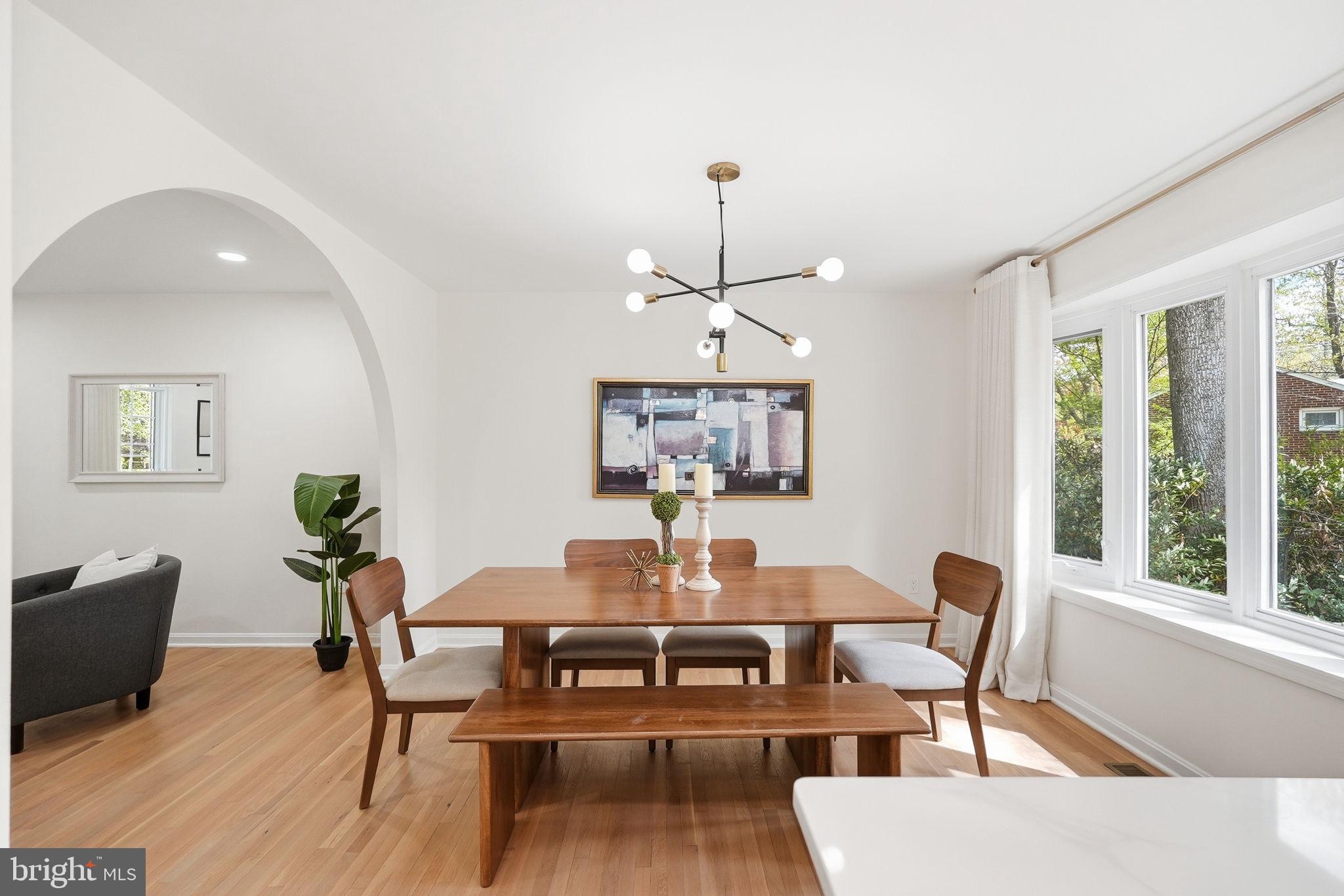 815 WOODLEY DRIVE