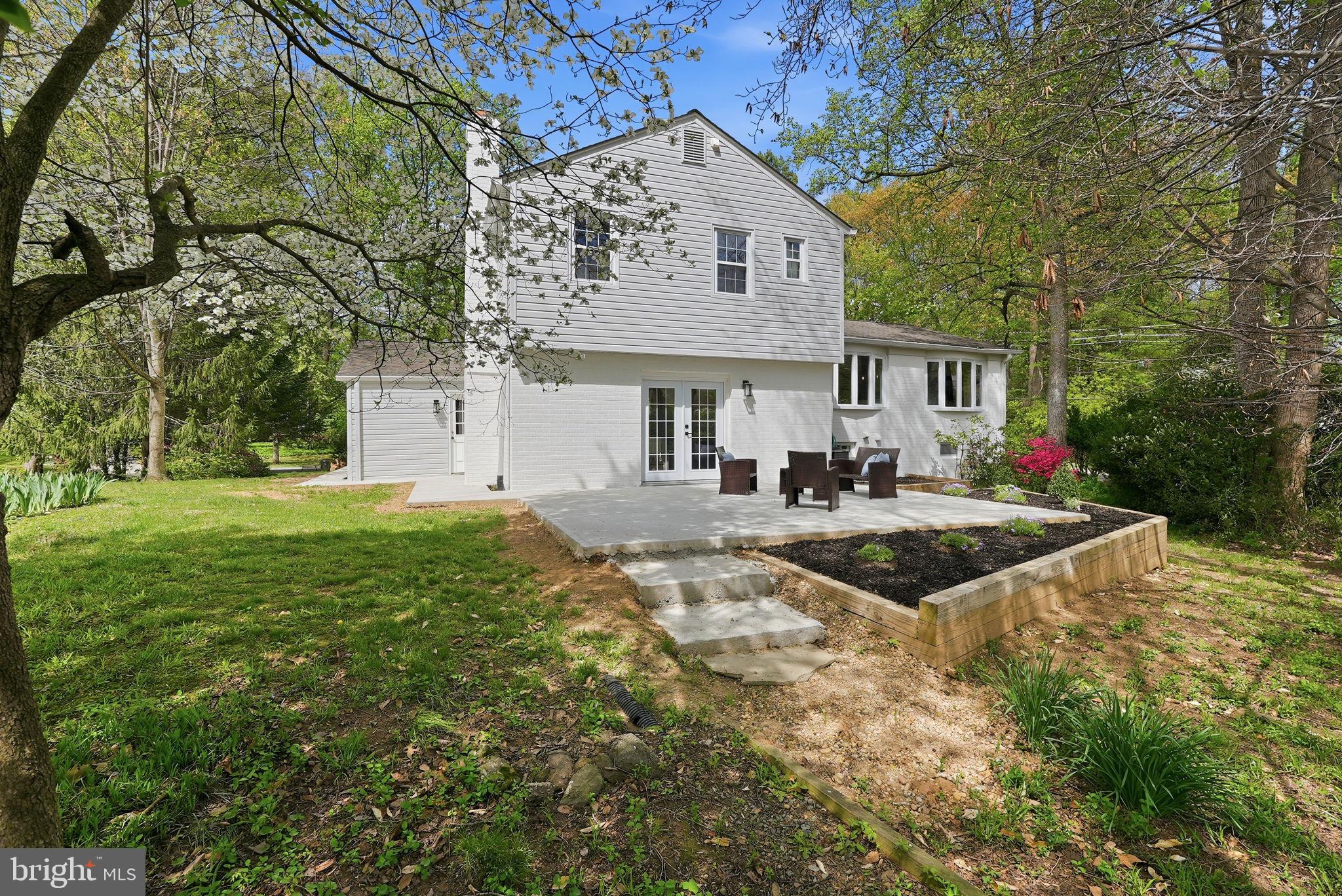 815 WOODLEY DRIVE