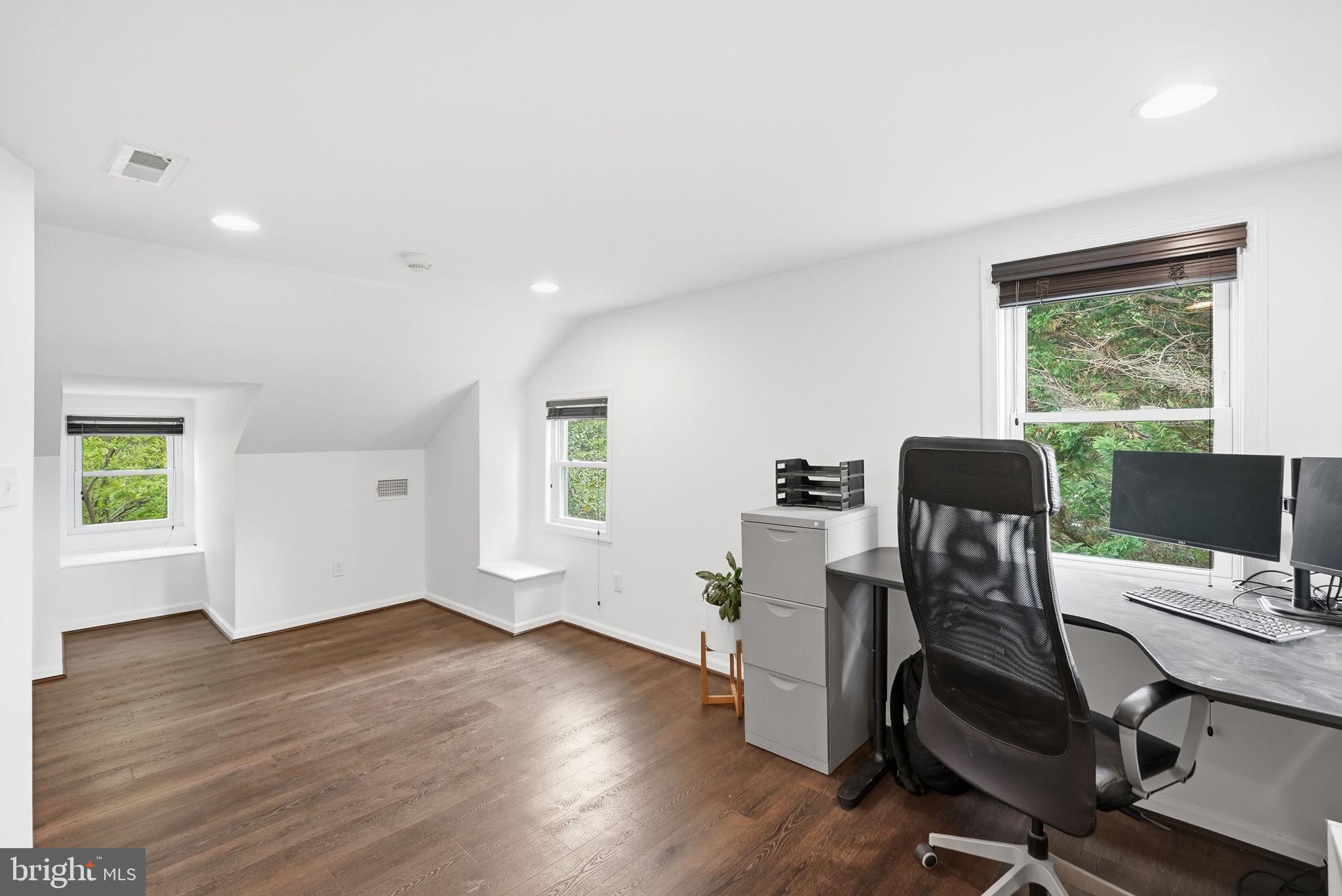 1811 EDNOR ROAD