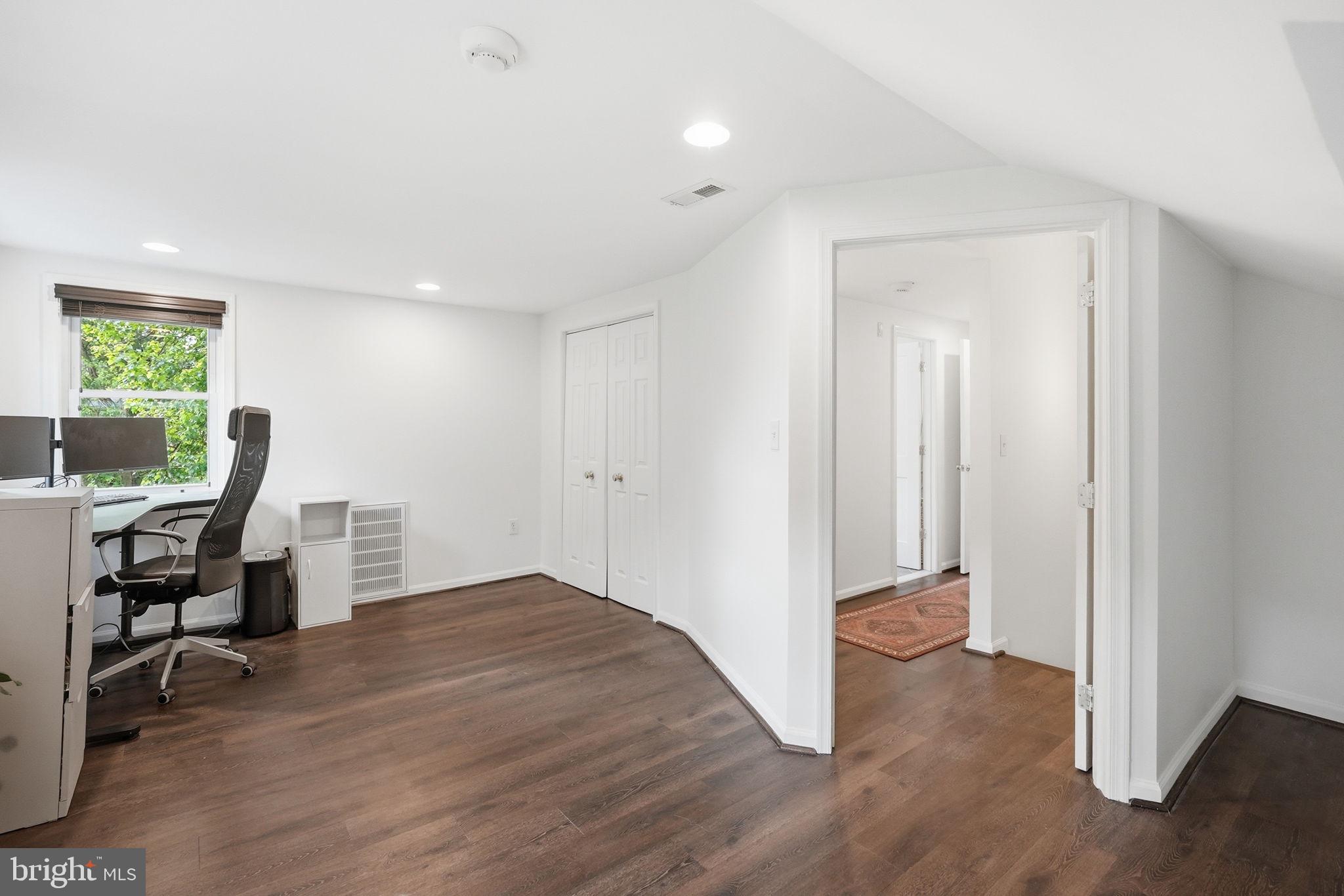 1811 EDNOR ROAD