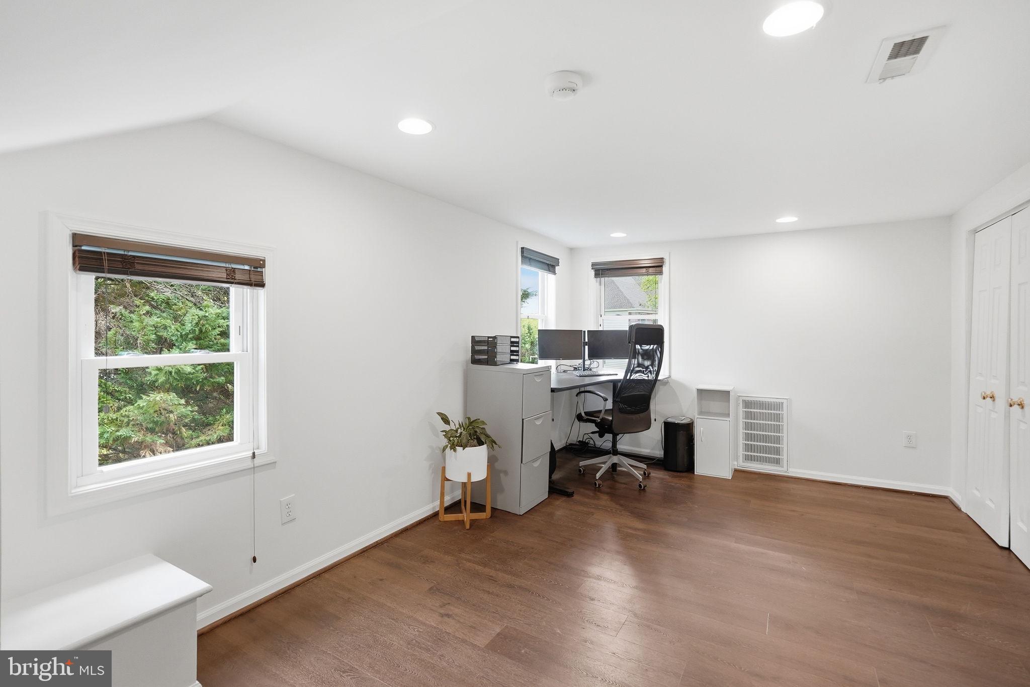 1811 EDNOR ROAD