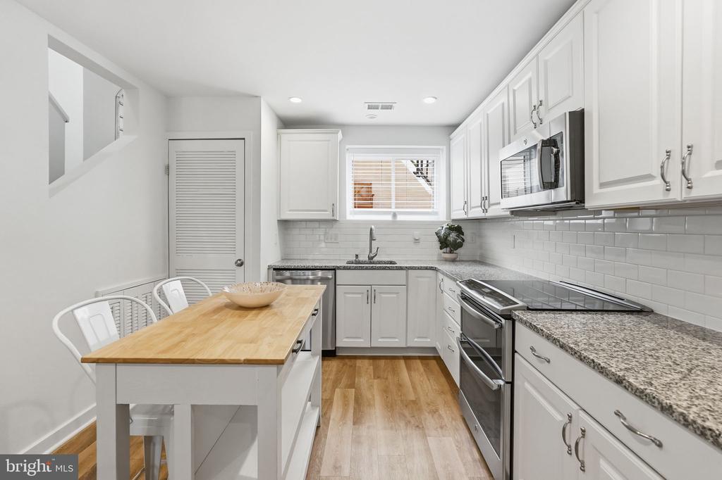 8901 BATTERY PLACE 34