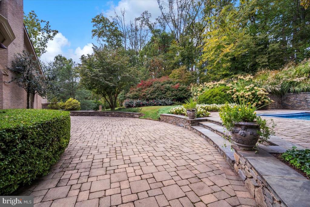 8917 HARVEST SQUARE COURT