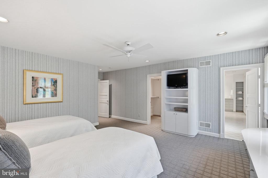 8917 HARVEST SQUARE COURT