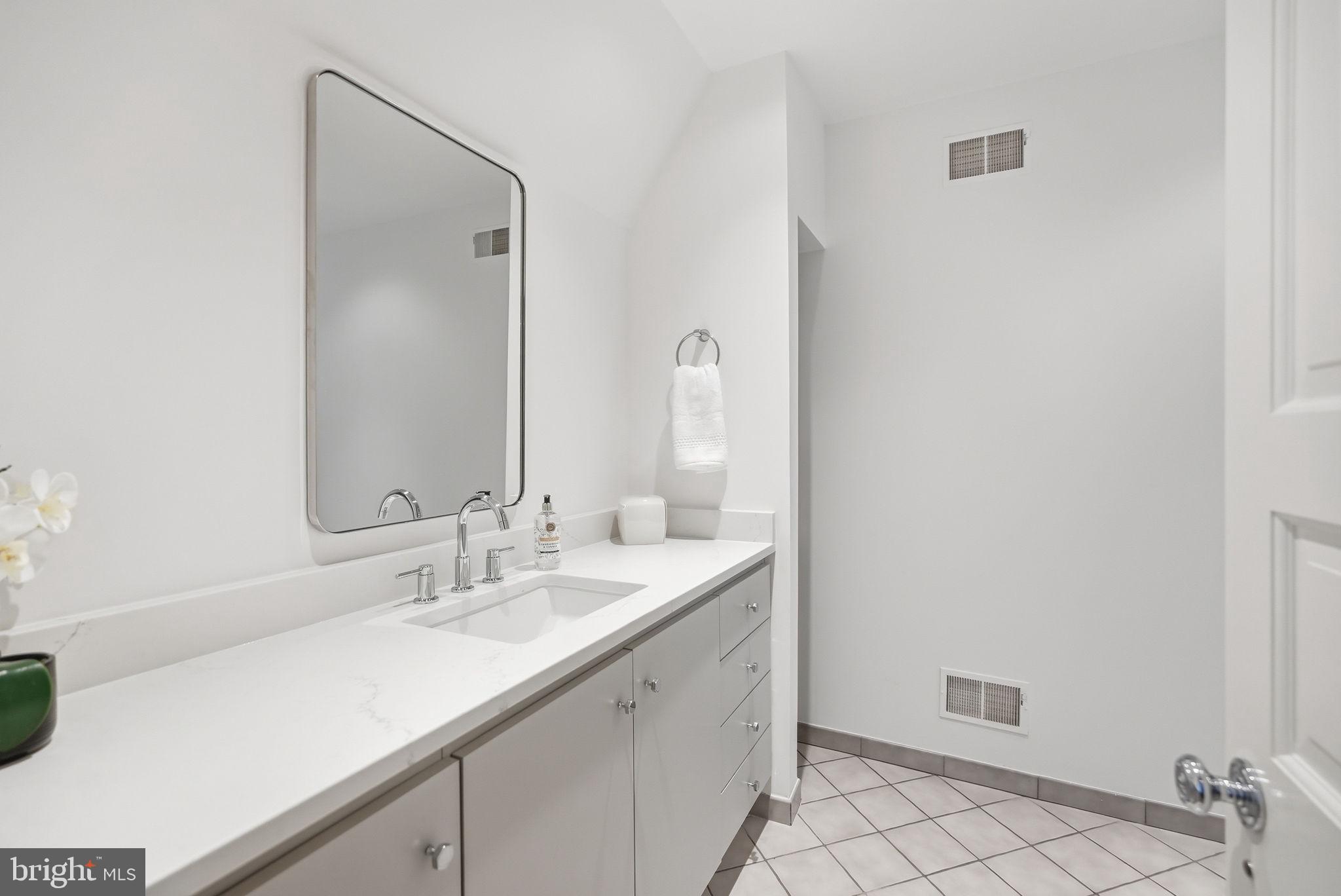 8917 HARVEST SQUARE COURT