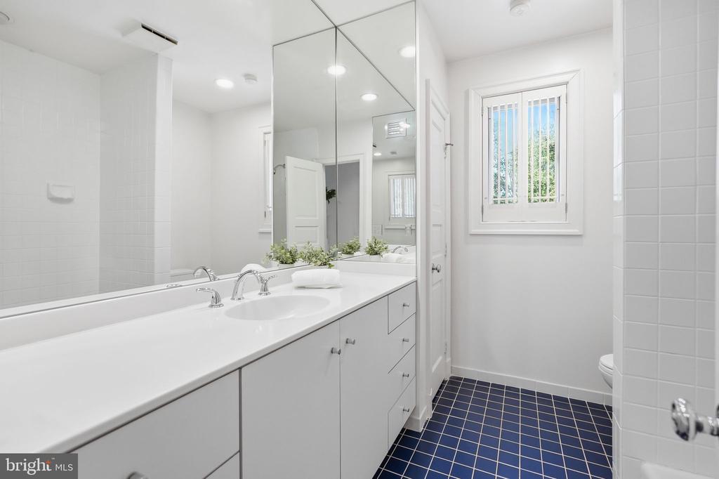 8917 HARVEST SQUARE COURT