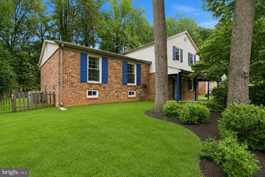 809 WOODLEY DRIVE