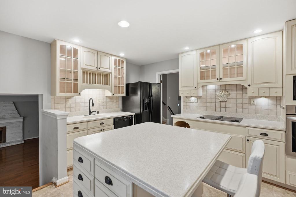 809 WOODLEY DRIVE