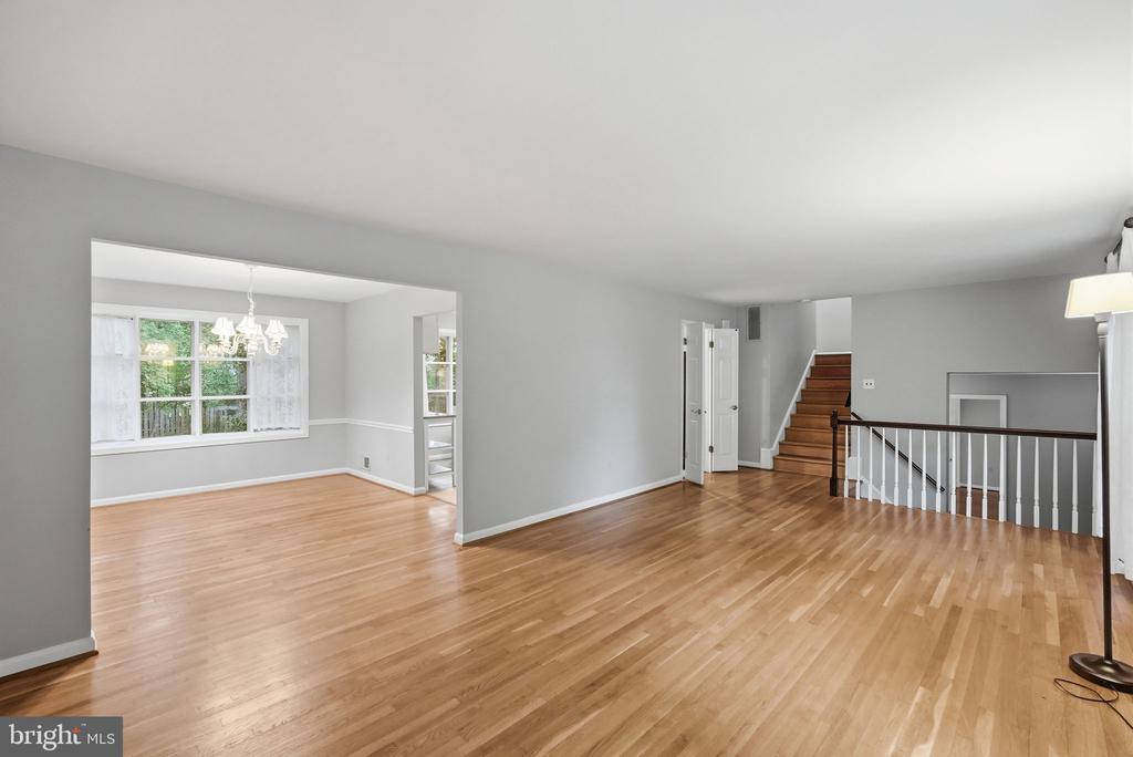 809 WOODLEY DRIVE