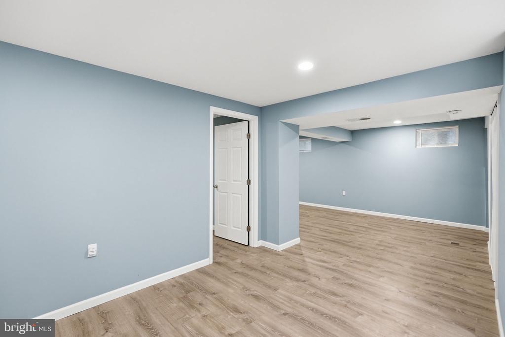 809 WOODLEY DRIVE