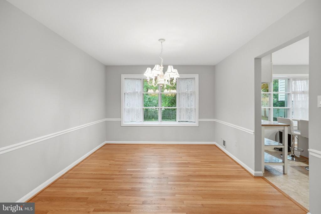 809 WOODLEY DRIVE