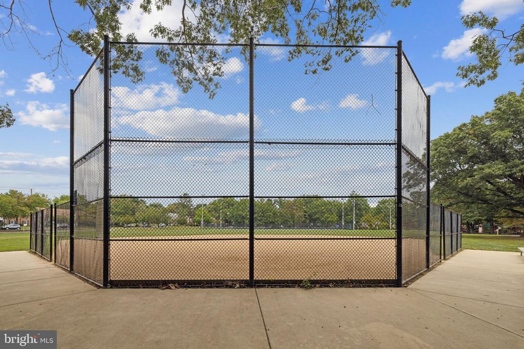 809 WOODLEY DRIVE